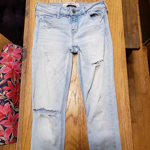 Hollister 24x29 skinny low rise light wash distressed jeans - Picture 6 of 9
